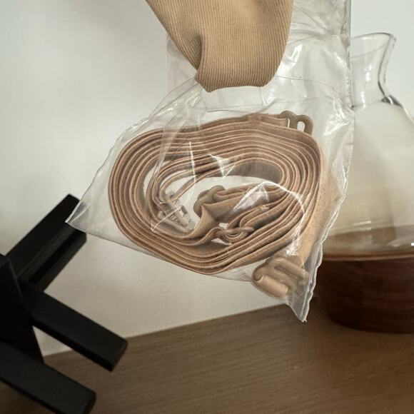 SKIMS High Waist Thongs with Removeable Straps - Picture 3 of 5